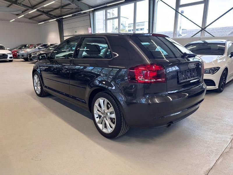 Gebraucht Audi A3 Performance 105 PS (77 kW) 2011 Lavagrau Kleinwagen