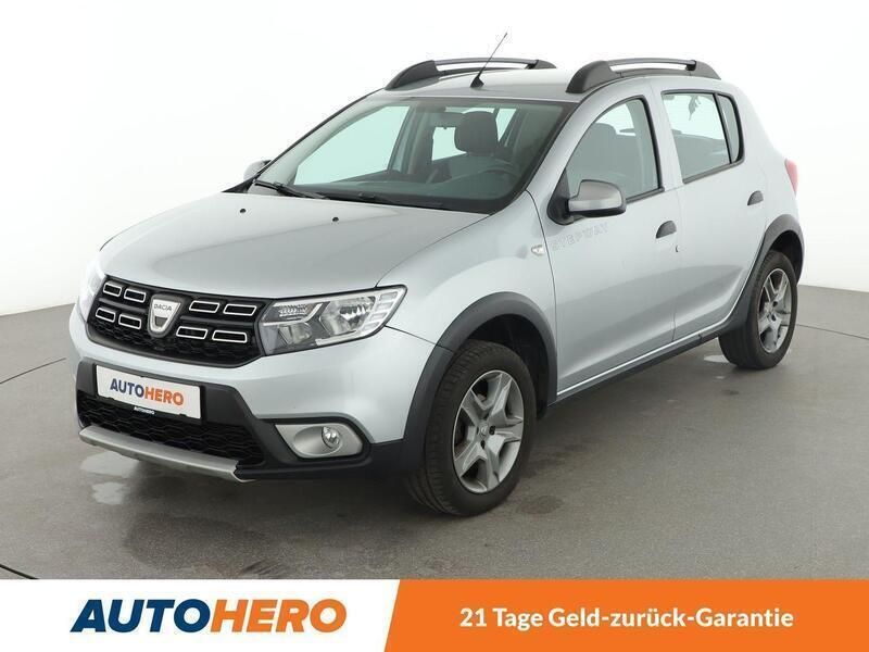 Grau Gebraucht 2019 Dacia Sandero Prestige Kleinwagen | 11.870 € (Fairer Preis) - Bild 1/3