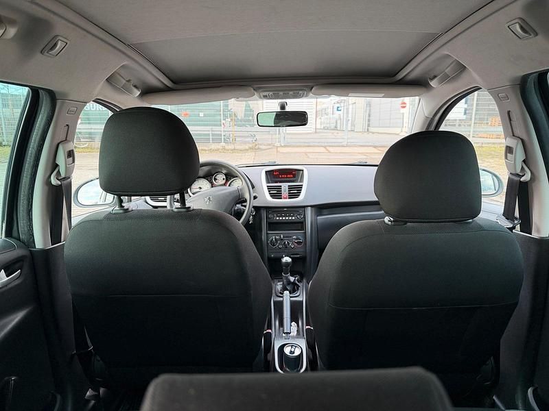 Gebraucht Peugeot 207 95 PS (69 kW) 2009 Grau Limousine