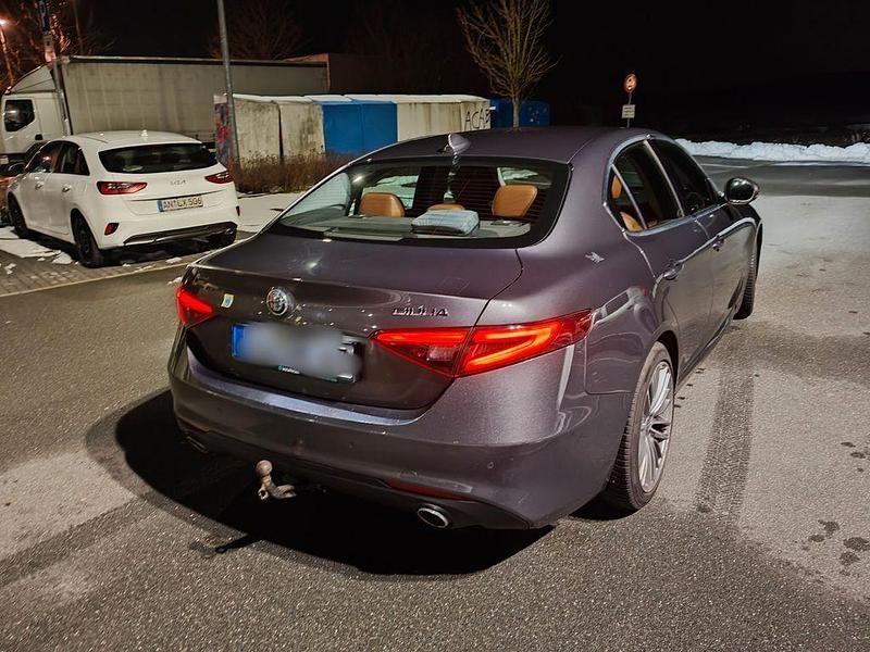 Gebraucht Alfa Romeo Giulia Super 179 PS (131 kW) 2016 Braun Limousine