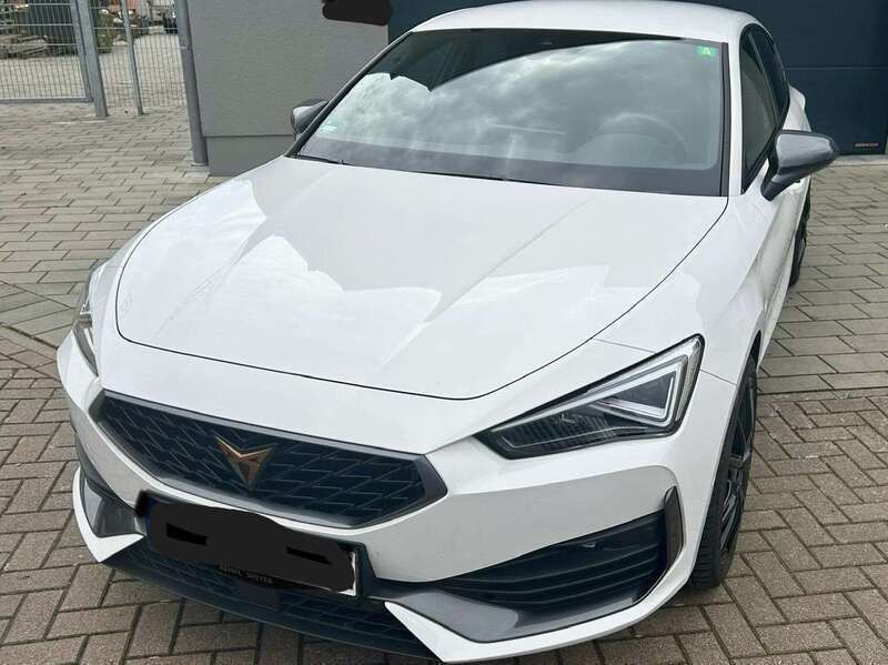 Weiß Gebraucht 2023 Cupra Leon Limousine | 26.700 € (Fairer Preis) - Bild 1/4
