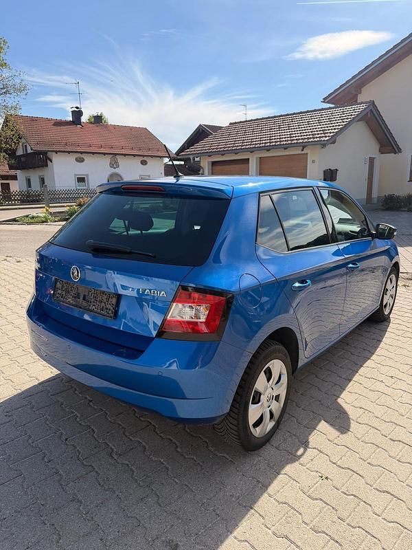 Second-hand Skoda Fabia 60 CP (44 kW) 2016 Albastru Hatchback