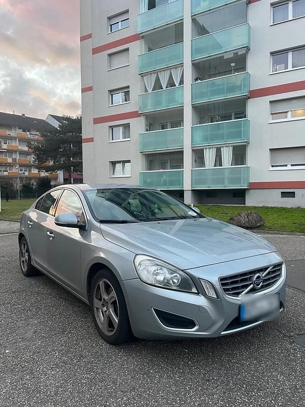 Gebraucht Volvo S60 163 PS (119 kW) 2012 Silber Limousine