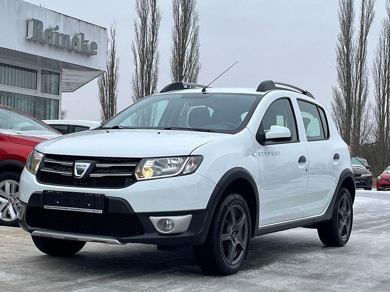 Gebraucht Dacia Sandero Stepway 90 PS (66 kW) 2015 Weiß Limousine