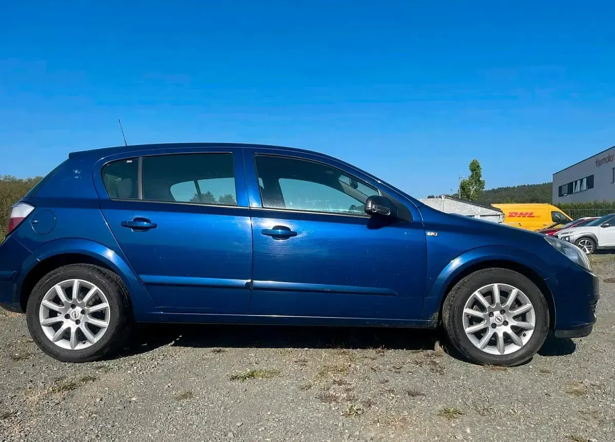 Gebraucht Opel Astra 105 PS (77 kW) 2005 Blau Limousine