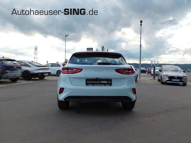 Neu Kia Ceed 101 PS (74 kW) 2025 Casa white Kleinwagen