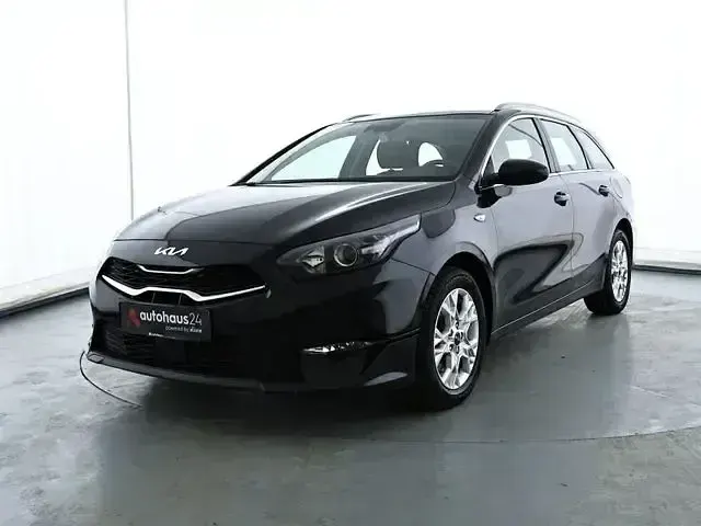 Używany Kia Ceed Vision 160 KM (117 kW) 2022 Czarny Hatchback