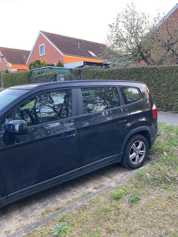 Gebraucht Chevrolet Orlando LS 141 PS (103 kW) 2012 Schwarz Van / Kleinbus