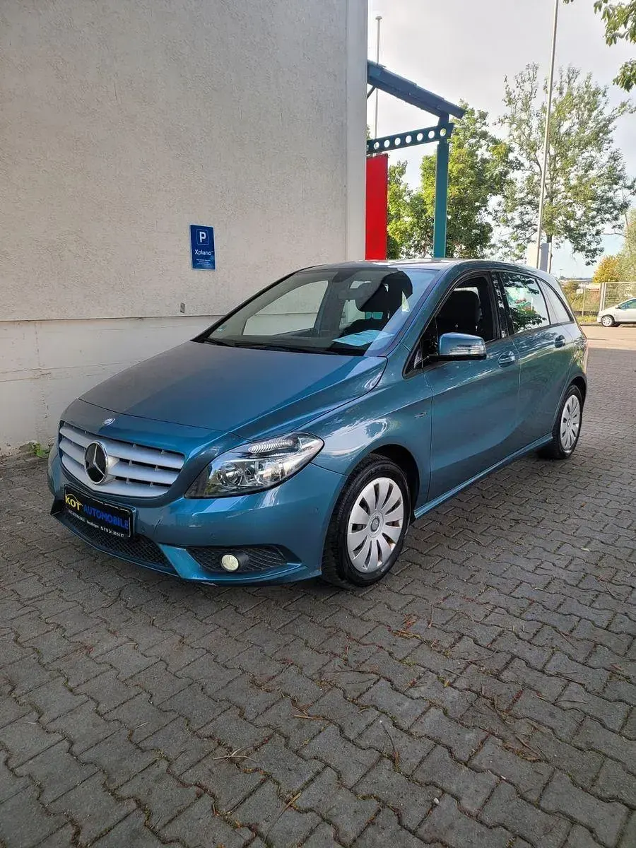 Gebraucht Mercedes B200 Edition 156 PS (114 kW) 2012 Blau Kleinwagen