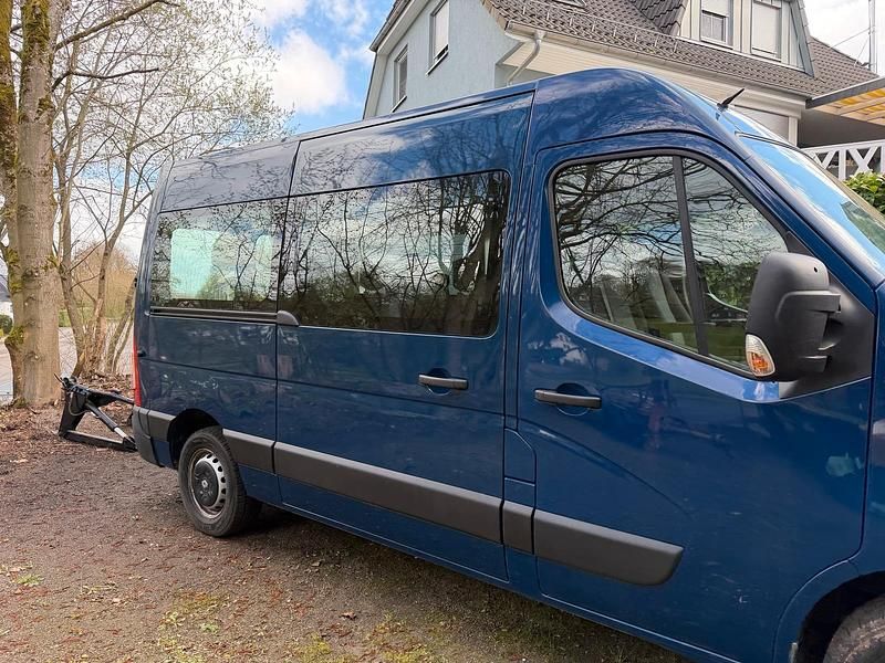 Second-hand Renault Master 145 CP (106 kW) 2016 Albastru Van