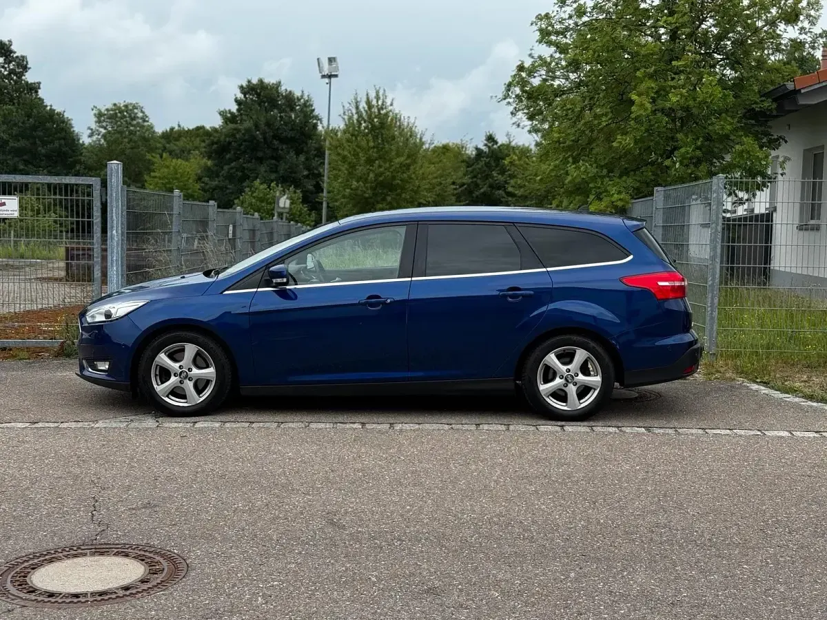 Gebraucht Ford Focus 182 PS (133 kW) 2015 Blau Kombi