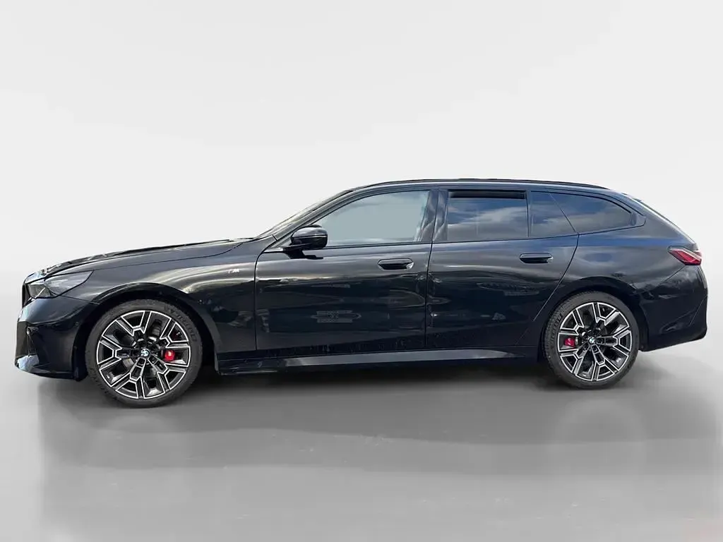 Gebraucht BMW 520 Comfort Edition 197 PS (144 kW) 2024 Saphirschwarz metallic Kombi