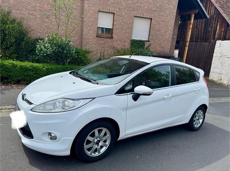Gebraucht Ford Fiesta 82 PS (60 kW) 2011 Weiß Kleinwagen