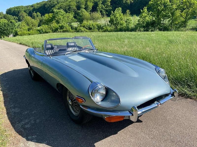 Blau Gebraucht 1970 Jaguar E-Type Cabrio | 96.000 € - Bild 1/4