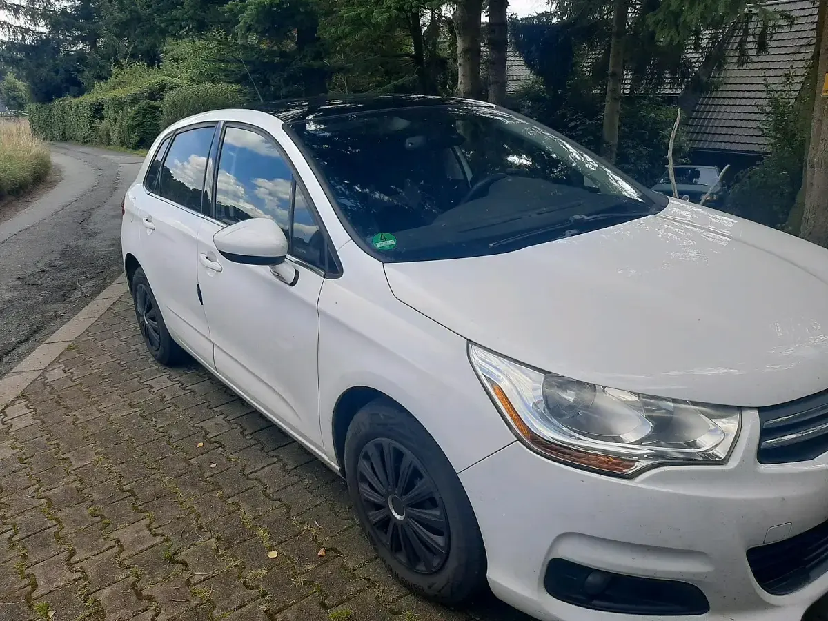 Gebraucht Citroën C4 90 PS (66 kW) 2012 Weiß Limousine