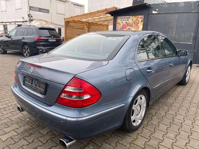 Gebraucht Mercedes E240 Elegance 177 PS (130 kW) 2002 Tealitblau metallic Limousine