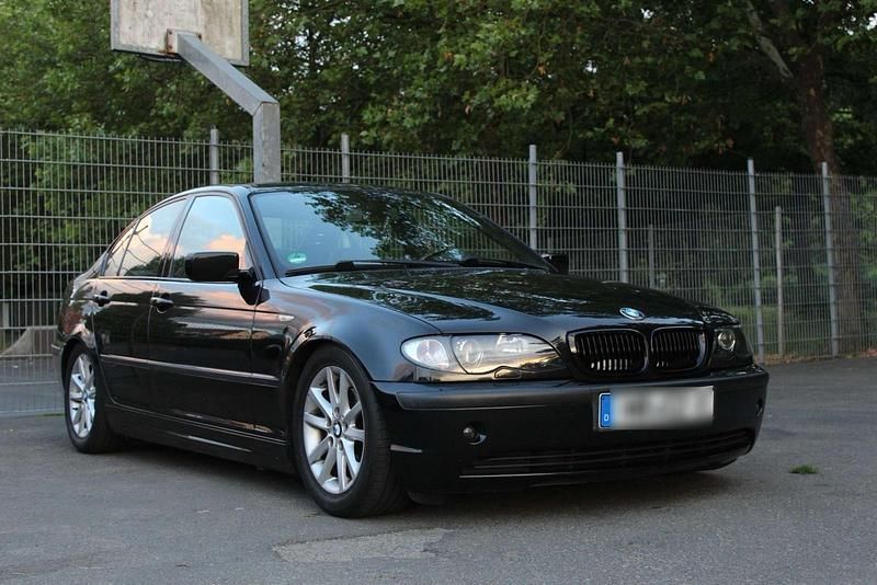 Schwarz Gebraucht 2003 BMW 320 Limousine | 4.600 € (Etwas zu teuer) - Bild 1/4