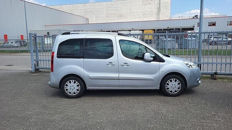 Grau Gebraucht 2011 Peugeot Partner Tepee Family Van / Kleinbus | 3.300 € (Guter Preis) - Bild 1/4