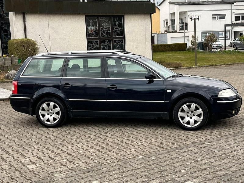 Gebraucht VW Passat 131 PS (96 kW) 2002 Schwarz Kombi