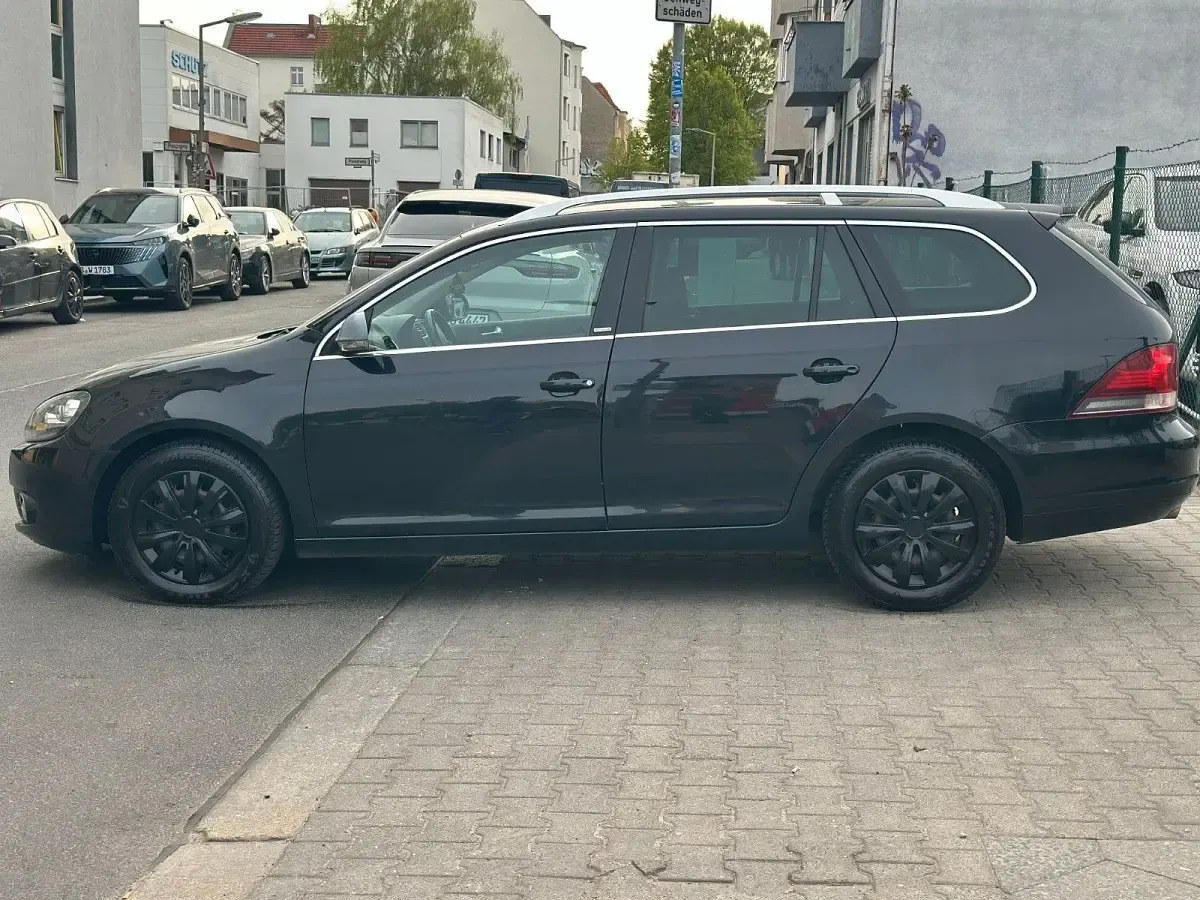 Gebraucht VW Golf VI Style 105 PS (77 kW) 2011 Schwarz Kleinwagen