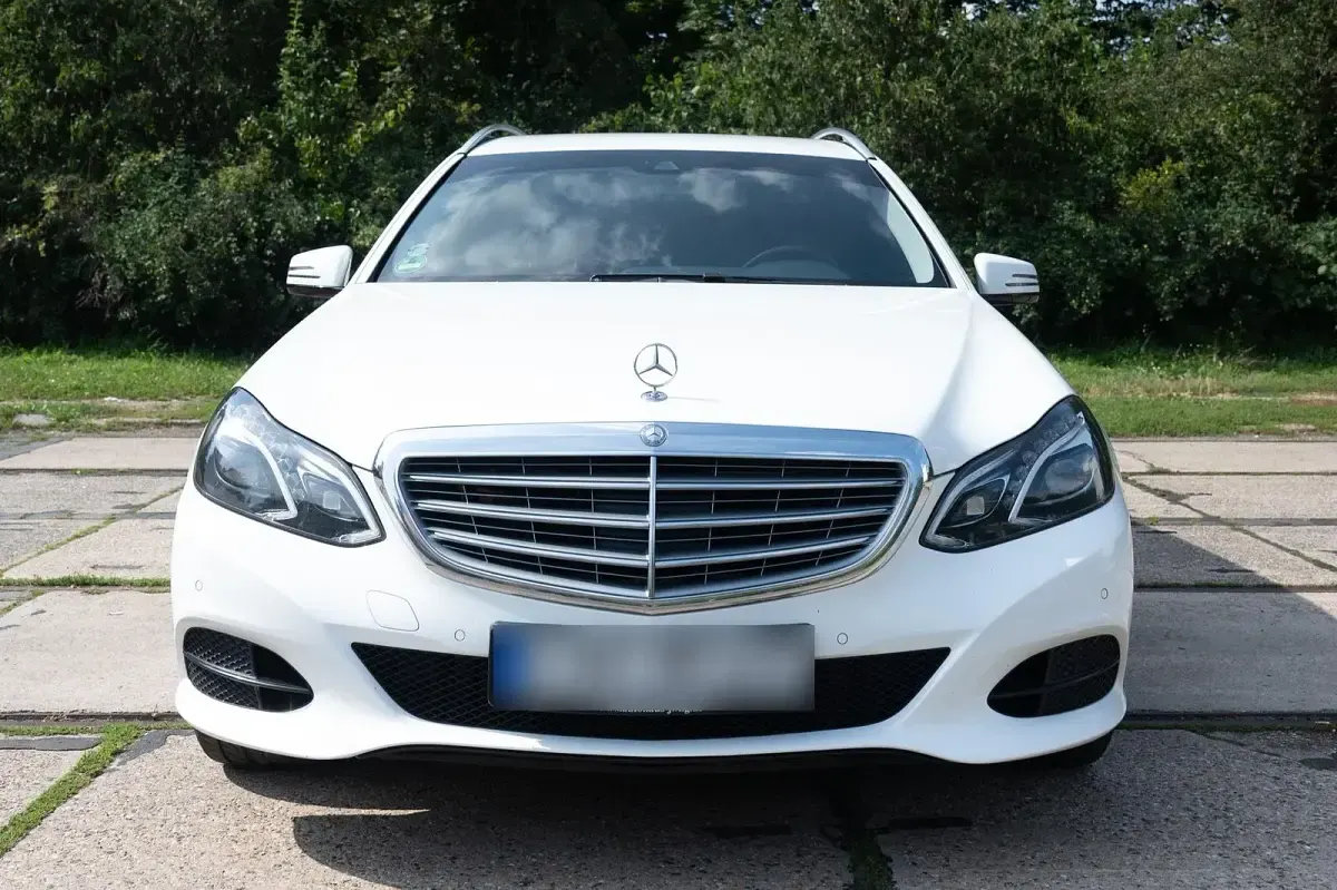 Gebraucht Mercedes E250 204 PS (150 kW) 2015 Weiß Kombi