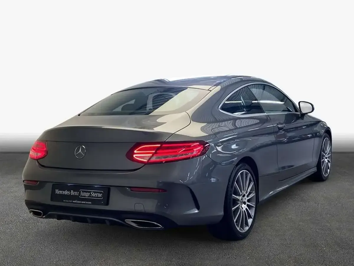 Gebraucht Mercedes C180 AMG line 156 PS (114 kW) 2017 Selenitgrau Coupé