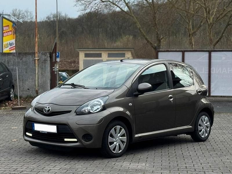 Gebraucht Toyota Aygo Cool 68 PS (50 kW) 2012 Braun Kleinwagen