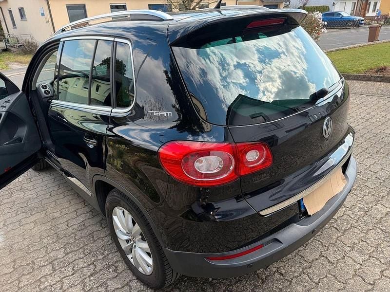 Gebraucht VW Tiguan 122 PS (89 kW) 2011 Schwarz SUV