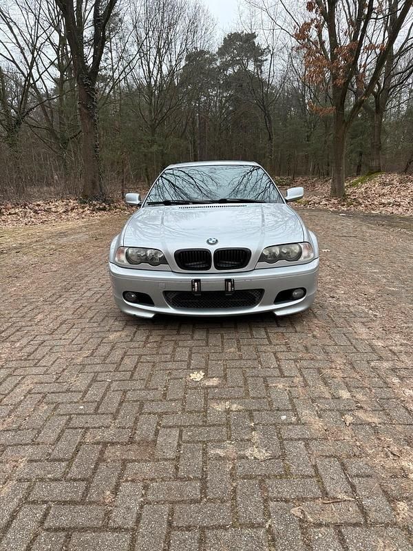 Gebraucht BMW 325 M Sport 192 PS (141 kW) 2002 Silber Coupé