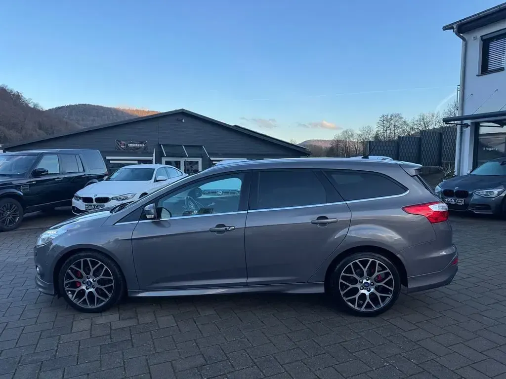 Usado Ford Focus Titanium X 163 CV (119 kW) 2014 Marrón Berlina