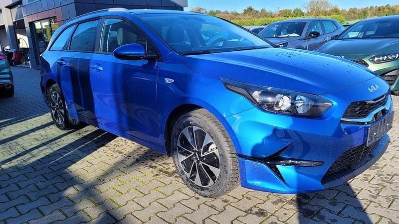 Neu Kia Ceed Sportswagon 140 PS (102 kW) 2026 Blau Kombi