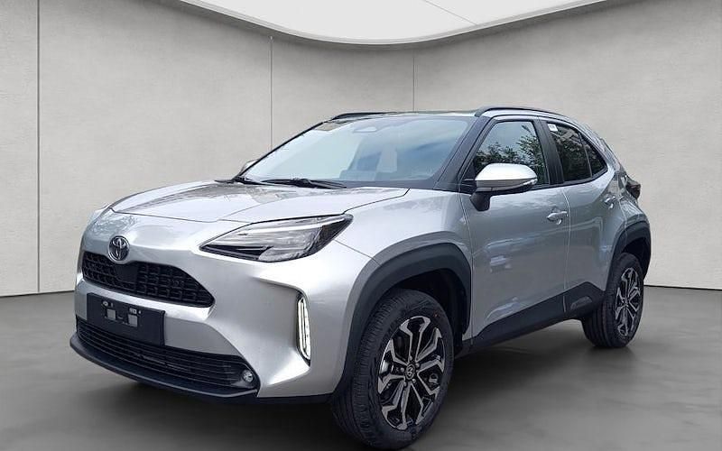 Neu Toyota Yaris Cross 130 PS (95 kW) 2025 Silber SUV