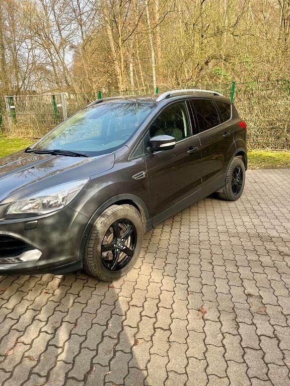 Gebraucht Ford Kuga Individual 150 PS (110 kW) 2016 Grau SUV