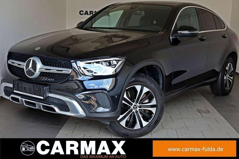Obsidianschwarz metalliclack (metallic) Gebraucht 2022 Mercedes GLC300e Coupé | 46.500 € (Fairer Preis) - Bild 1/4