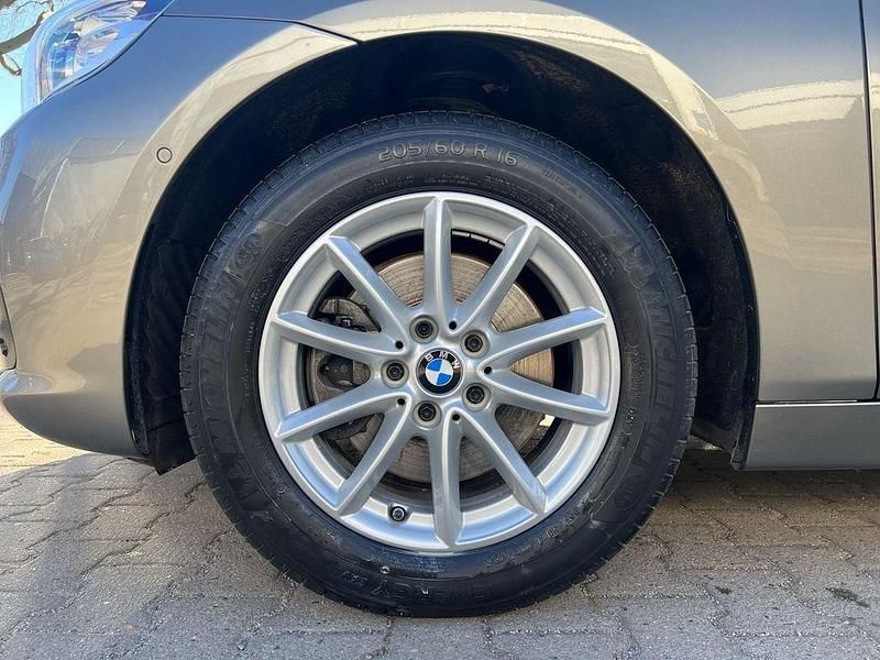 Gebraucht BMW 218 Basis 136 PS (100 kW) 2015 Grau Van / Kleinbus