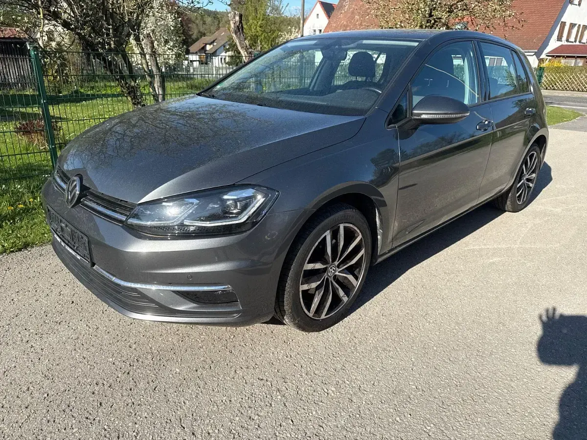 Gebraucht VW Golf VII Highline 125 PS (91 kW) 2018 Grau Limousine