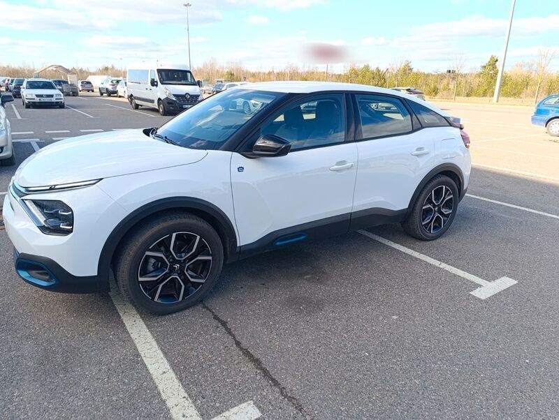 Weiß Gebraucht 2023 Citroën e-C4 SUV | 18.400 € (Guter Preis) - Bild 1/4