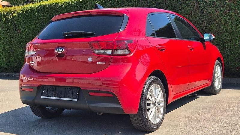Second-hand Kia Stonic 101 CP (74 kW) 2019 Roșu SUV