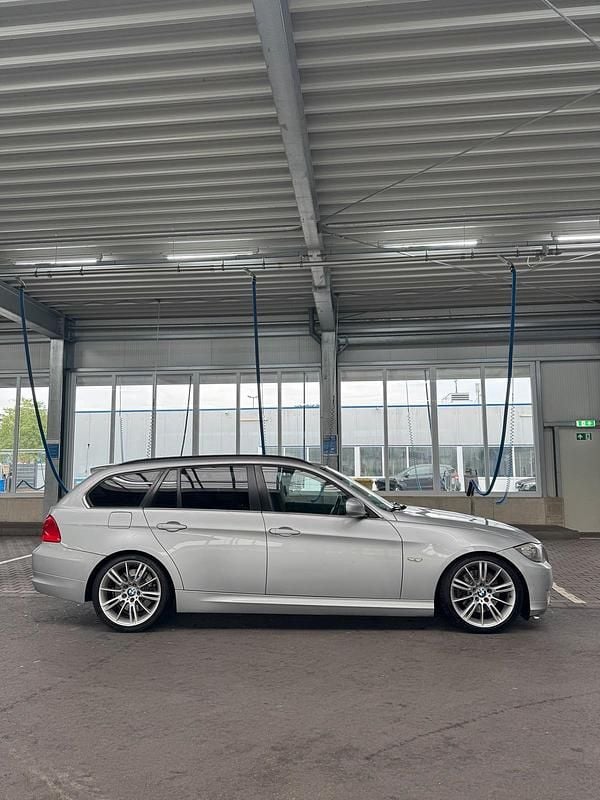 Silber Gebraucht 2010 BMW 325 Performance Kombi | 8.500 € - Bild 1/4