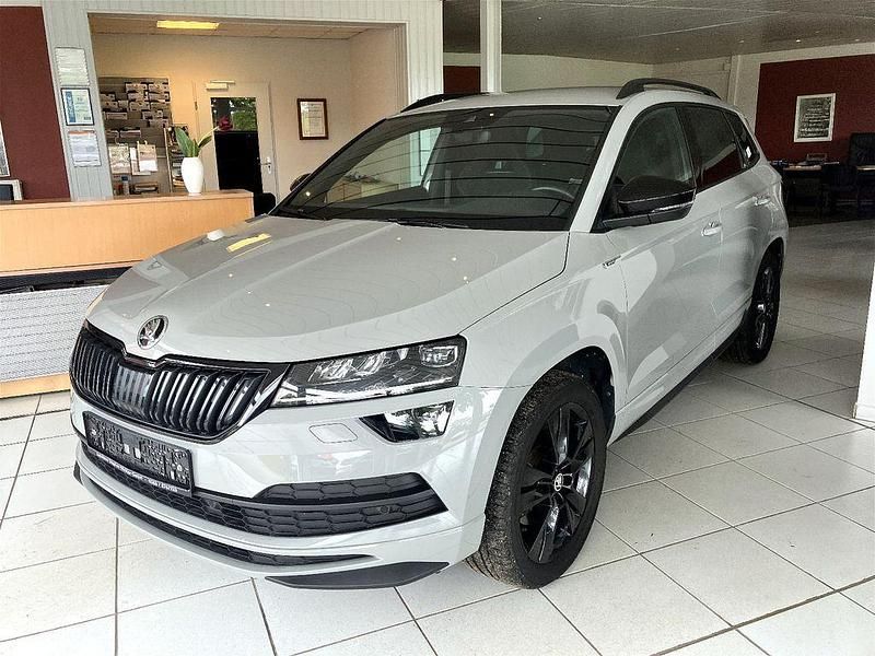 Steelgrau Gebraucht 2020 Skoda Karoq SportLine SUV | 27.495 € (Fairer Preis) - Bild 1/4