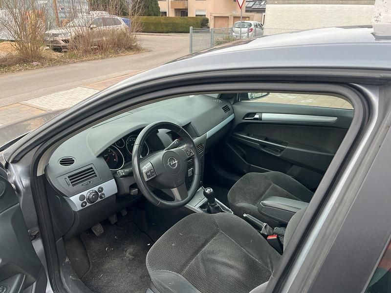 Gebraucht Opel Astra 100 PS (73 kW) 2005 Grau Kleinwagen