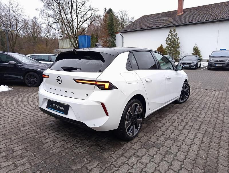 Neu Opel Astra 114 kW (156 PS) 2026 Lack weiss banquise/typ aussenverkleidung spiegel flach standard Limousine