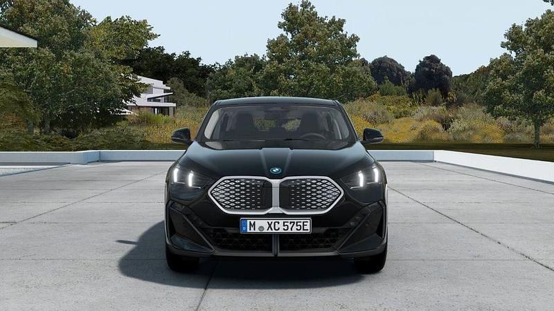 Neu BMW iX2 Performance 150 kW (204 PS) 2026 Schwarz uni SUV