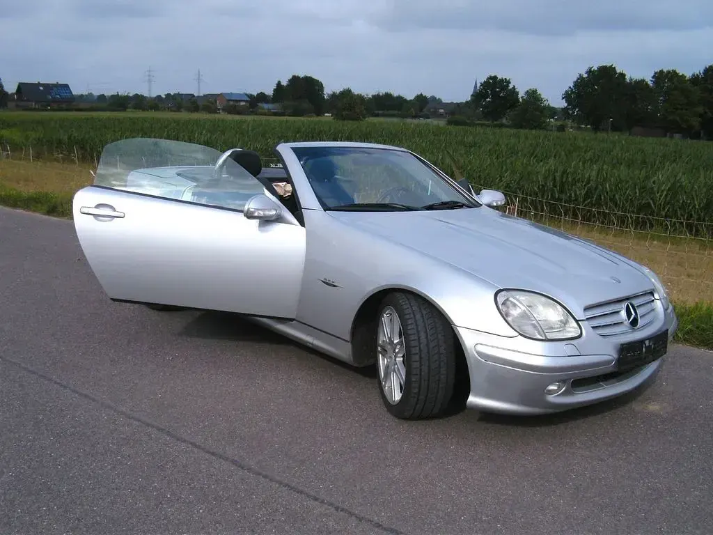 Second-hand Mercedes SLK200 163 CP (119 kW) 2002 Argintiu Cabrio