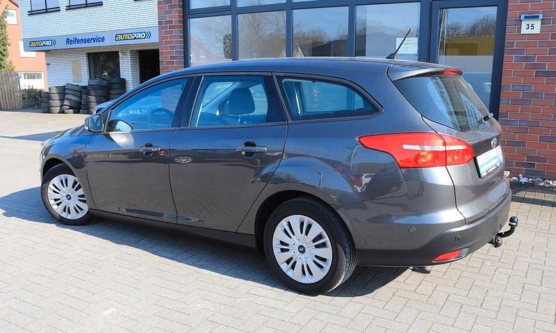 Gebraucht Ford Focus Business Edition 120 PS (88 kW) 2017 Grau Kombi