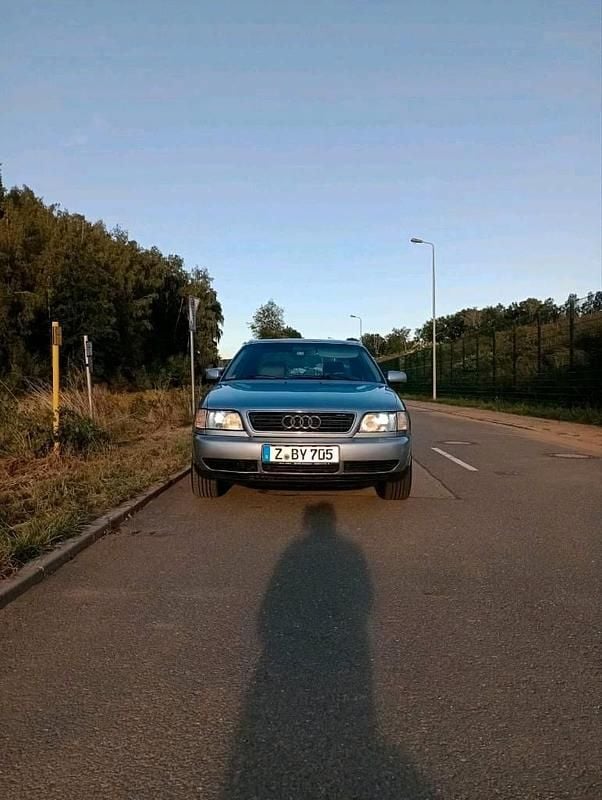 Second-hand Audi A6 S-Line 140 CP (102 kW) 1997 Argintiu Berlinǎ