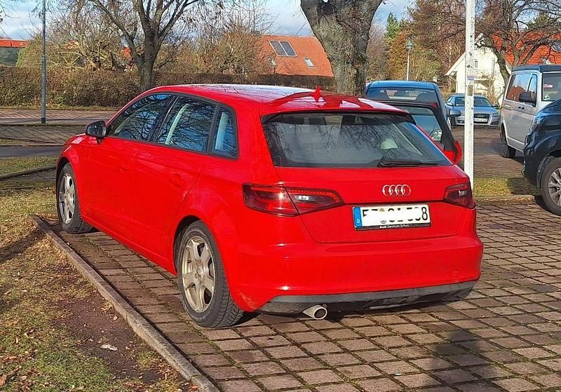Gebraucht Audi A3 Ambition 110 PS (80 kW) 2016 Rot Limousine