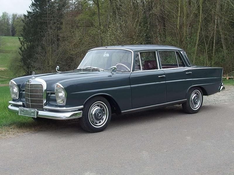 Graphitgrau Gebraucht 1963 Mercedes 220 SE Limousine | 23.900 € - Bild 1/4