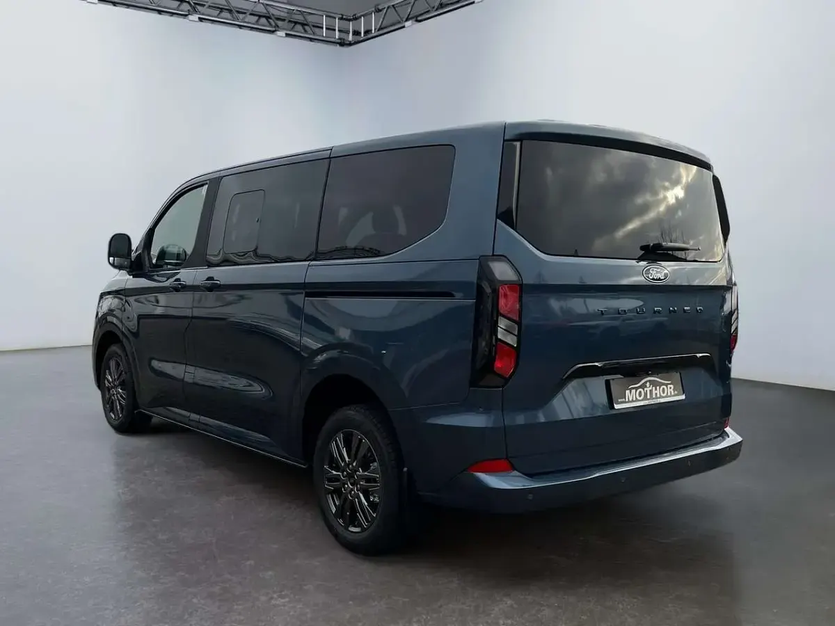Neu Ford Tourneo Titanium 170 PS (125 kW) 2025 Chromablau metallic Van / Kleinbus