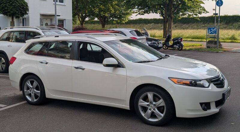 Weiß Gebraucht 2011 Honda Accord Elegance Kombi | 11.400 € (Etwas zu teuer) - Bild 1/4